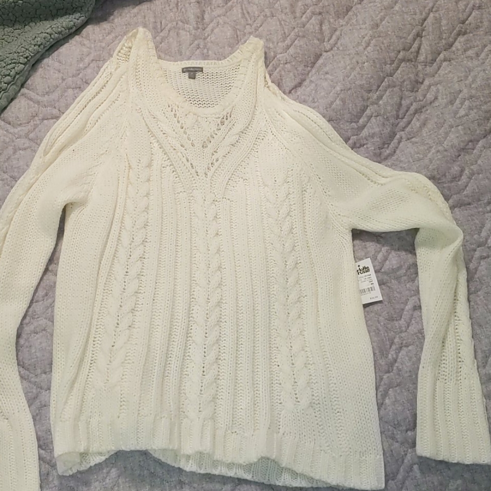 Nwt Charlotte Russe sweater cold shoulder Size M